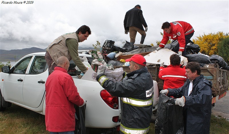 Operação "Rabagão" com 3.000kg de lixo