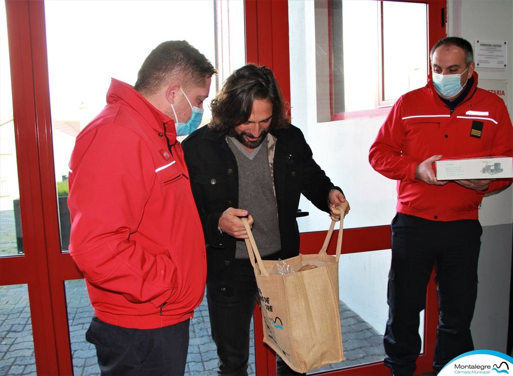 MONTALEGRE - Ator José Fidalgo entrega cabazes de produtos (9)
